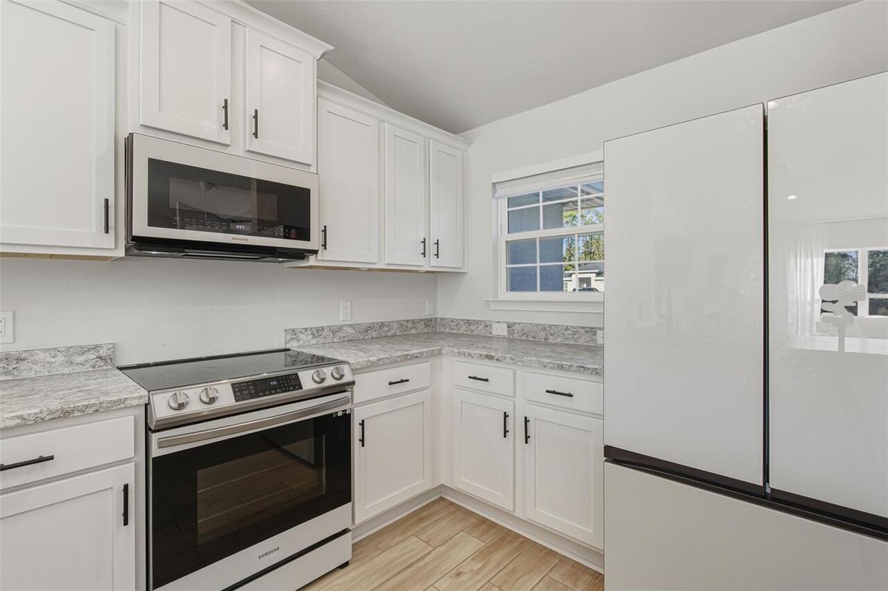 Listing Photo 12