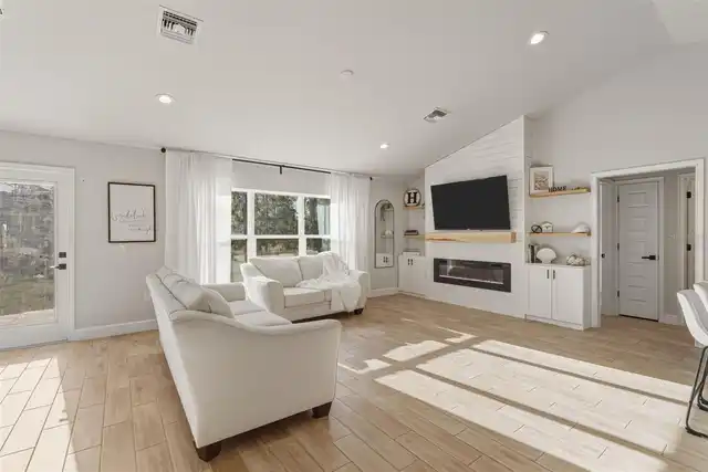 Listing Photo 16