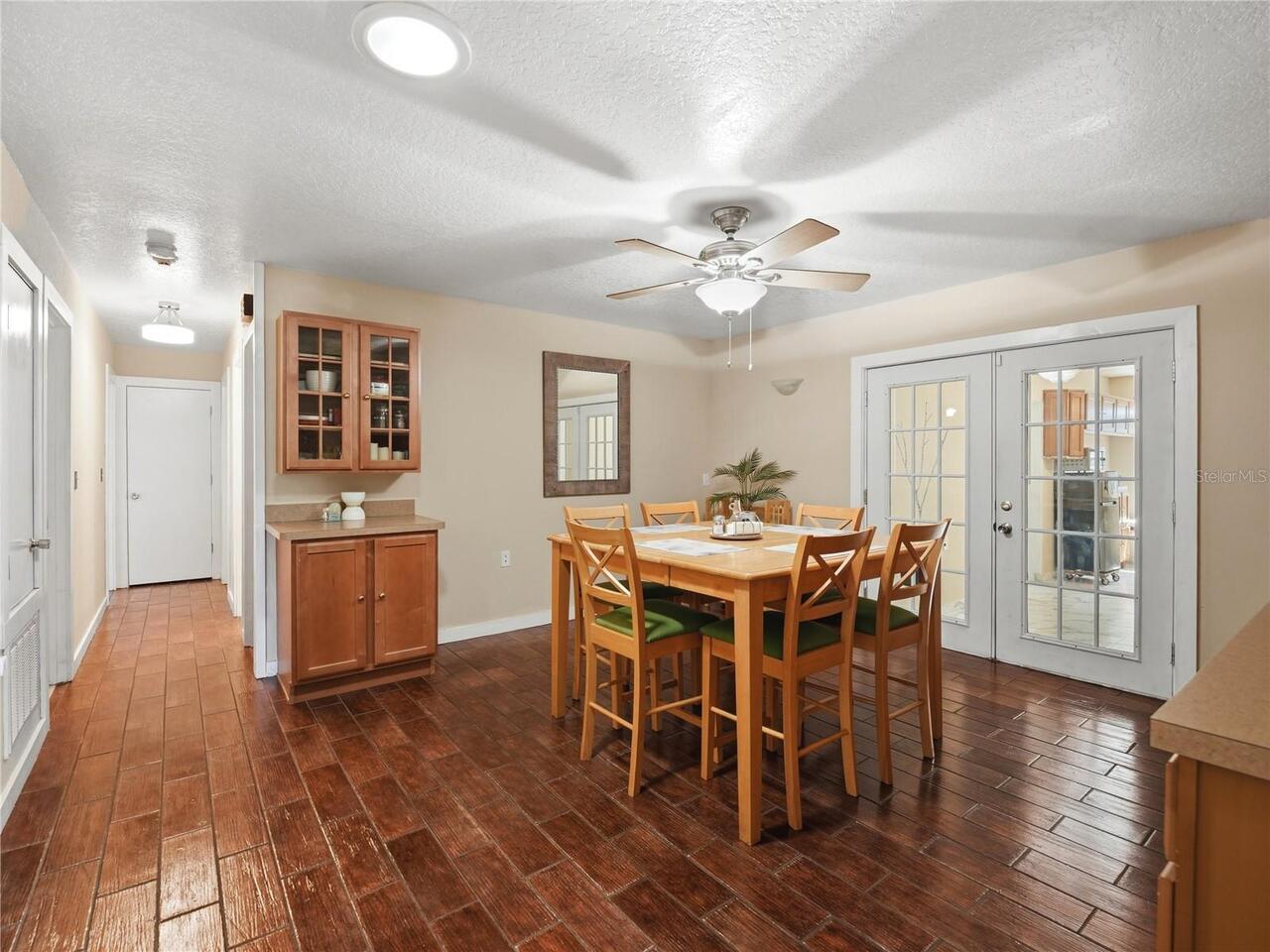 Listing Photo 9