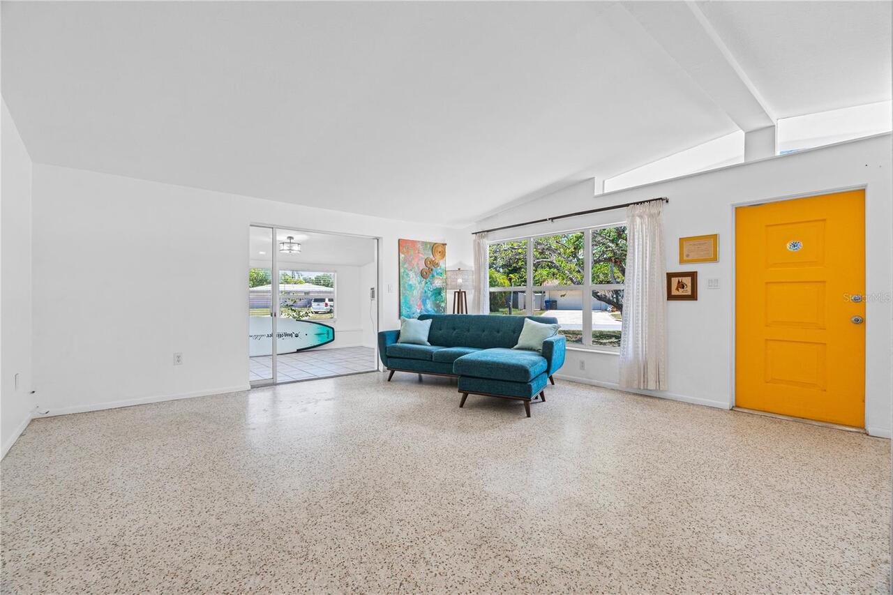 Listing Photo 8