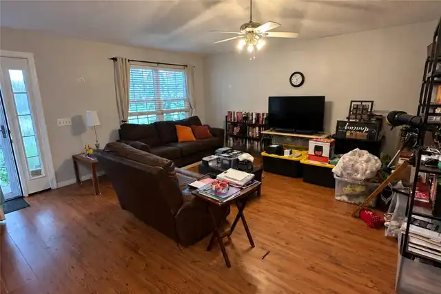 Listing Photo 11
