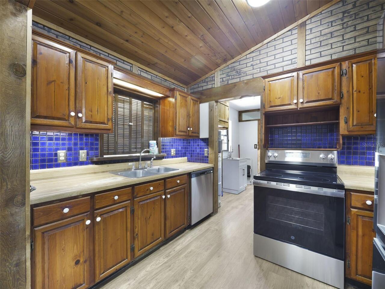 Listing Photo 7
