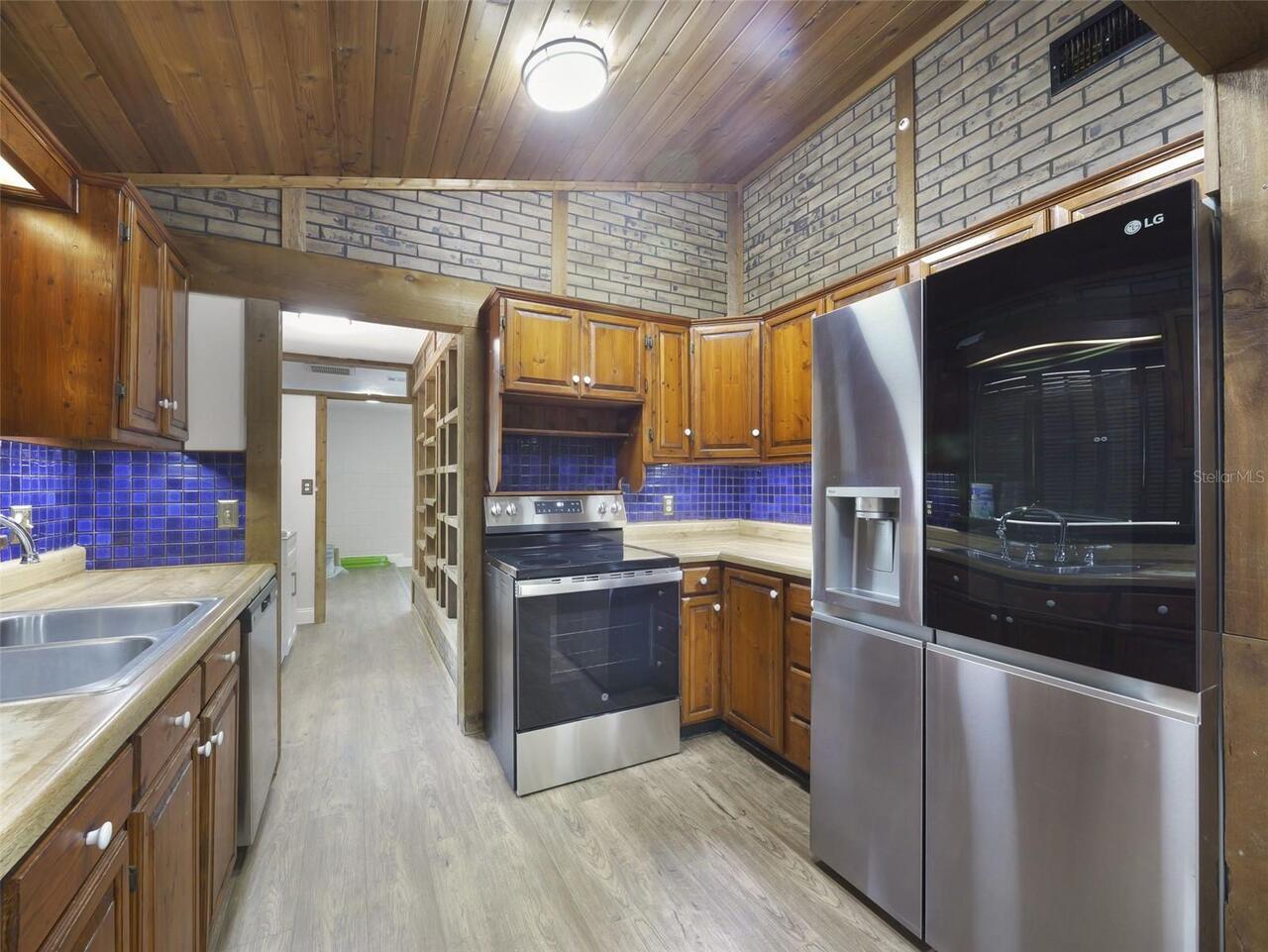 Listing Photo 8