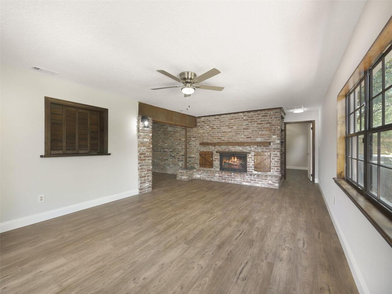 Listing Photo 11
