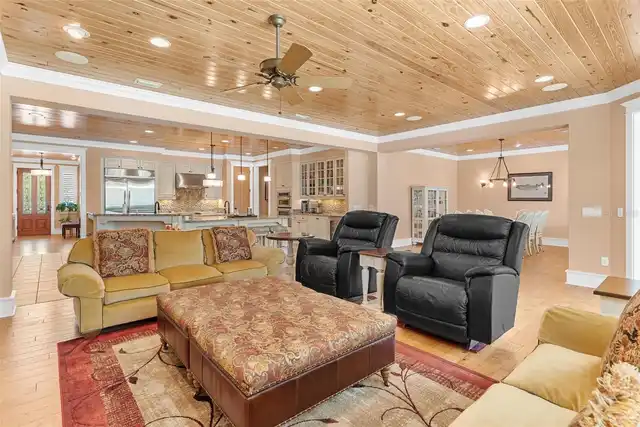 Listing Photo 18
