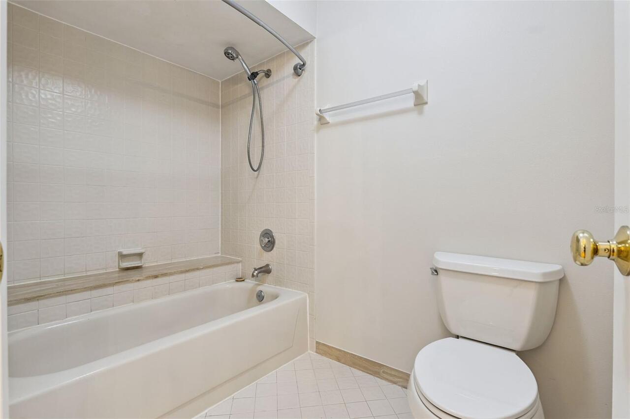 Listing Photo 12