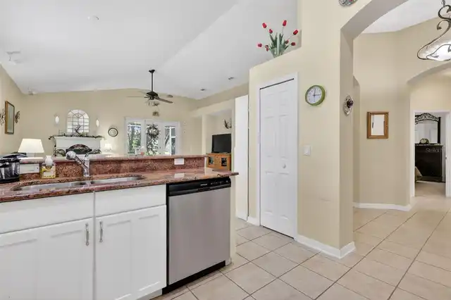 Listing Photo 16