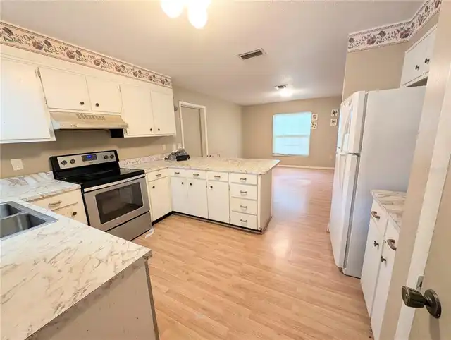 Listing Photo 9