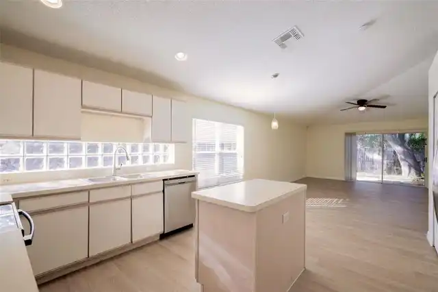 Listing Photo 6