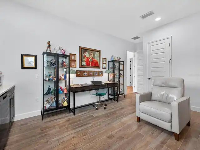 Listing Photo 8