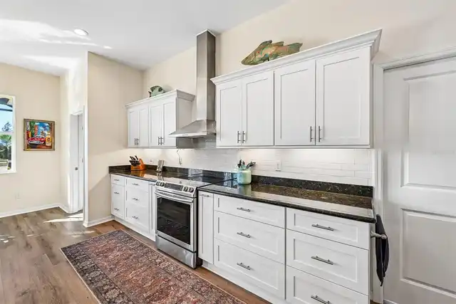 Listing Photo 17
