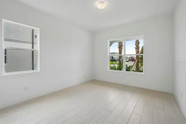 Listing Photo 12