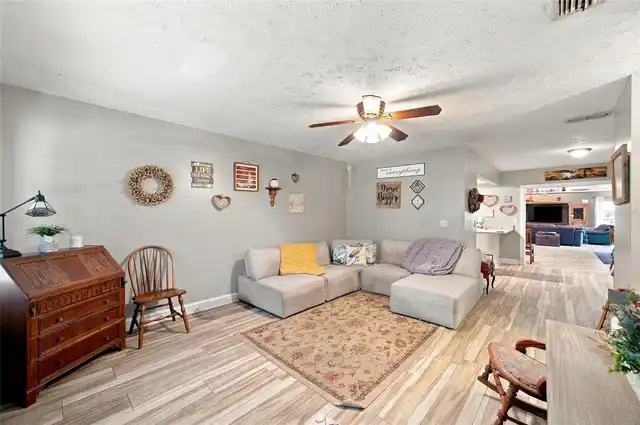 Listing Photo 9