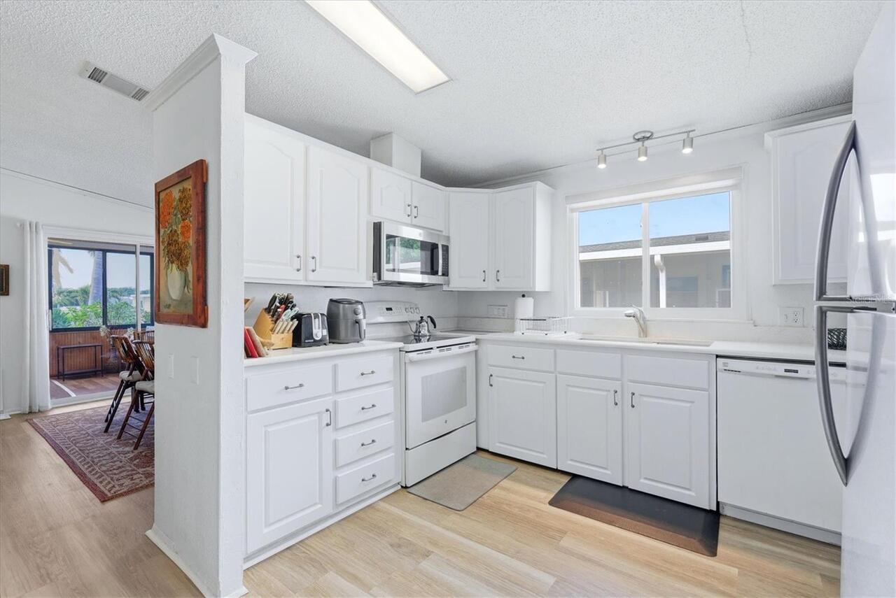 Listing Photo 14