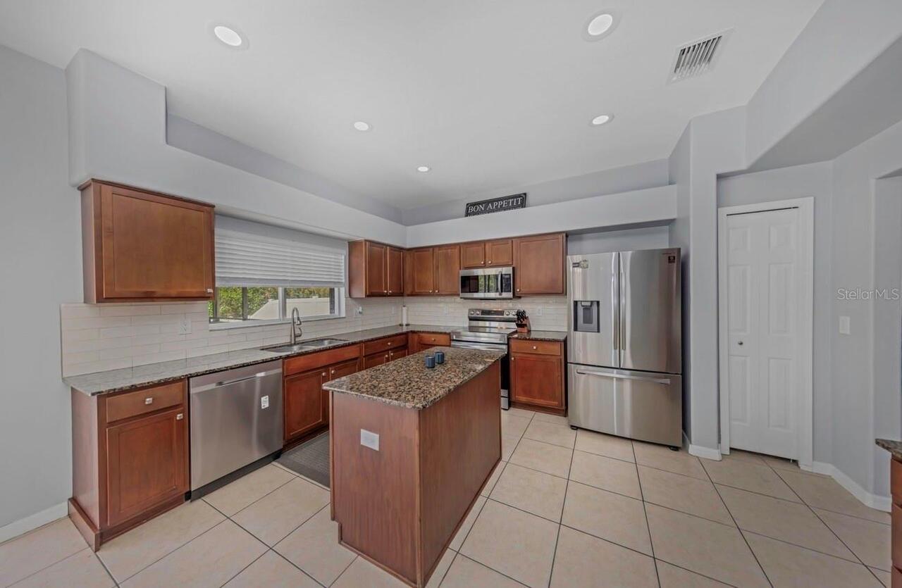 Listing Photo 12