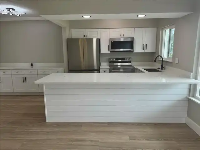 Listing Photo 8
