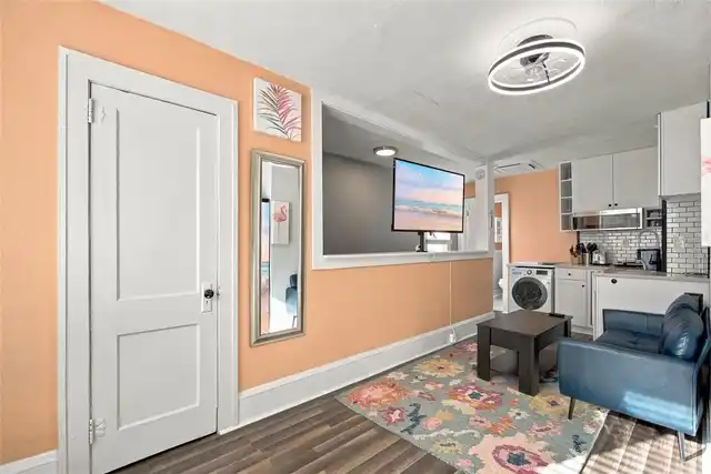Listing Photo 11