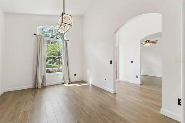Listing Photo 12