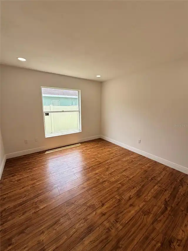 Listing Photo 14