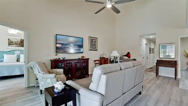 Listing Photo 9