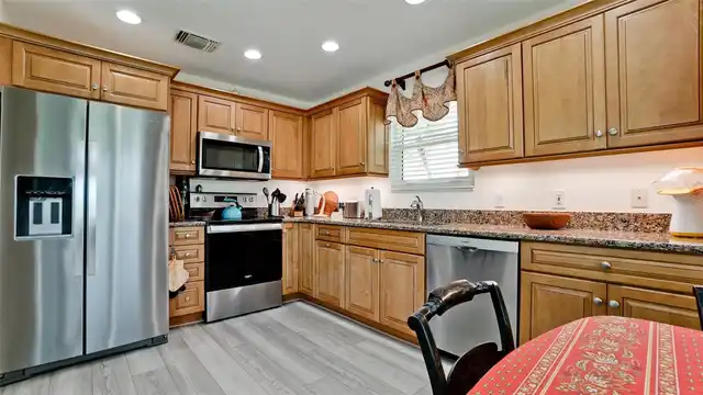 Listing Photo 15