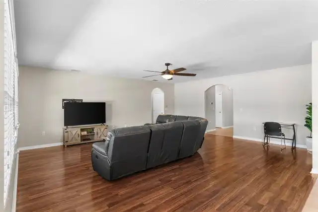 Listing Photo 7