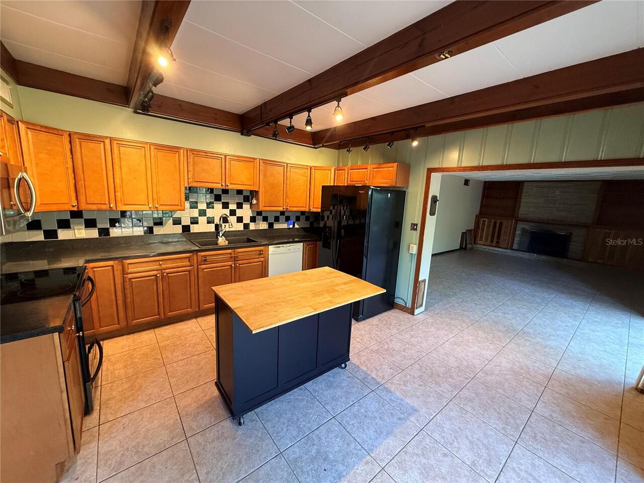 Listing Photo 12