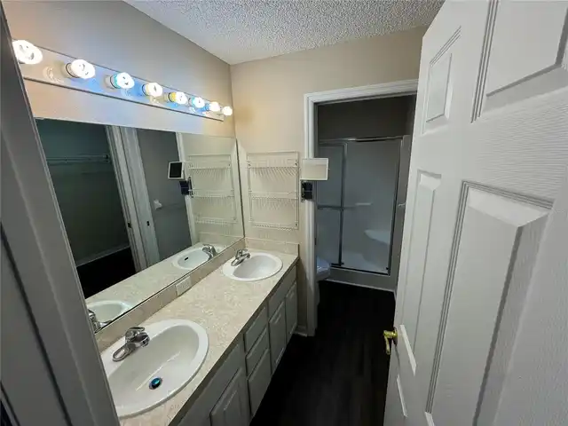 Listing Photo 9