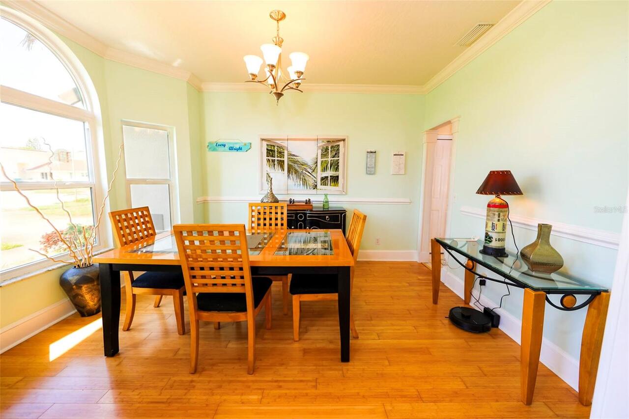 Listing Photo 11