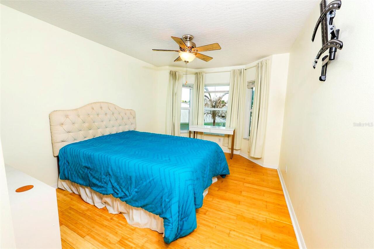 Listing Photo 12