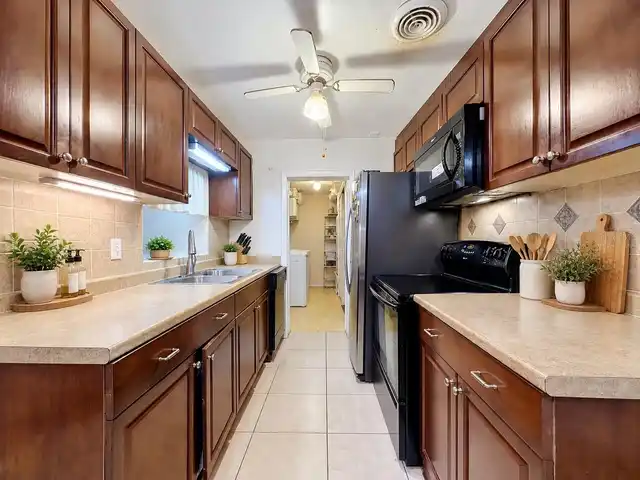 Listing Photo 9