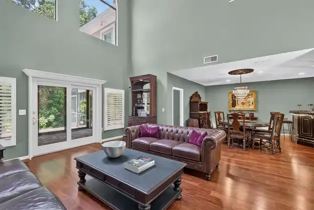 Listing Photo 10