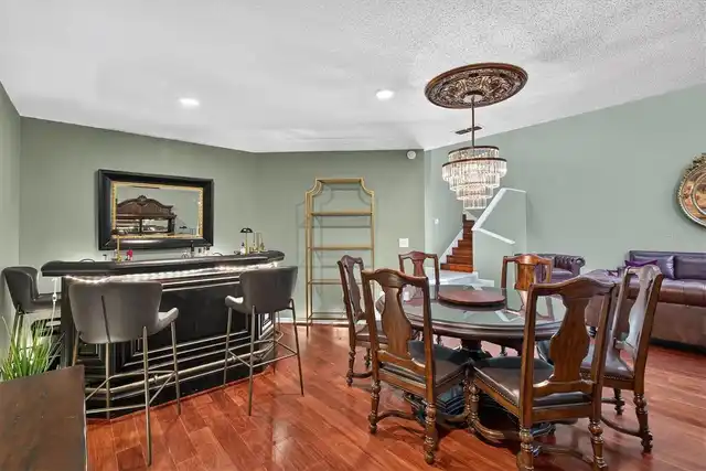 Listing Photo 11