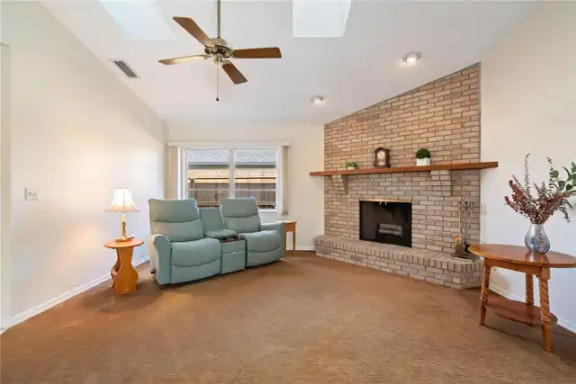 Listing Photo 14