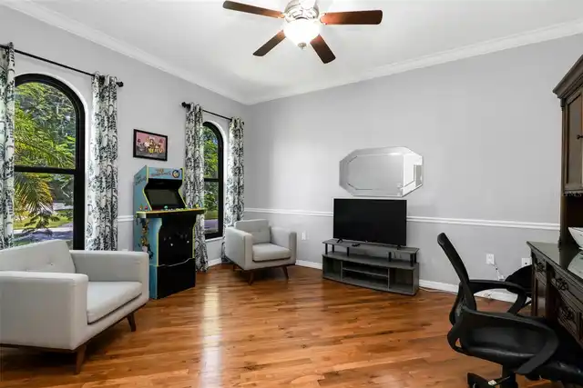 Listing Photo 10