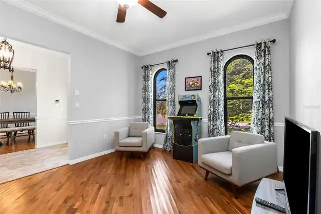 Listing Photo 11