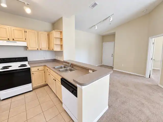 Listing Photo 12