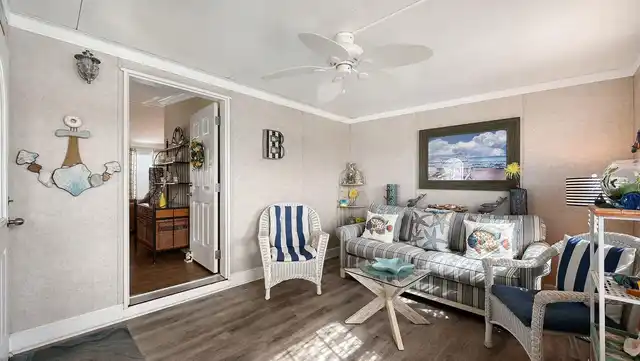 Listing Photo 11
