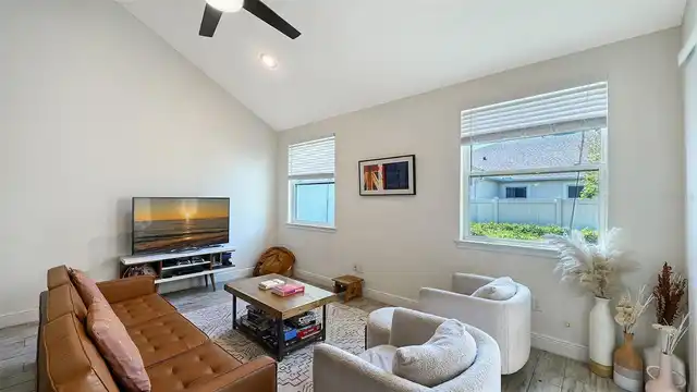 Listing Photo 9