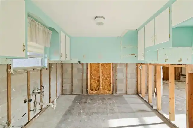 Listing Photo 9