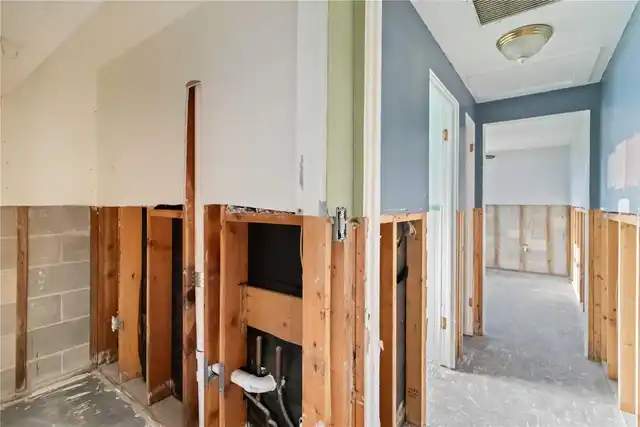 Listing Photo 16