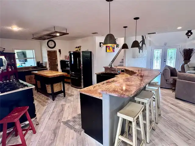 Listing Photo 11