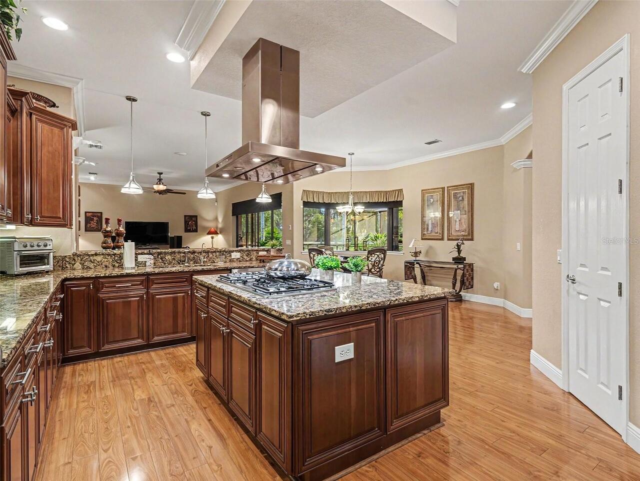 Listing Photo 12