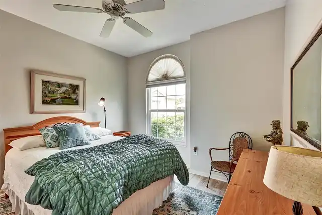 Listing Photo 10