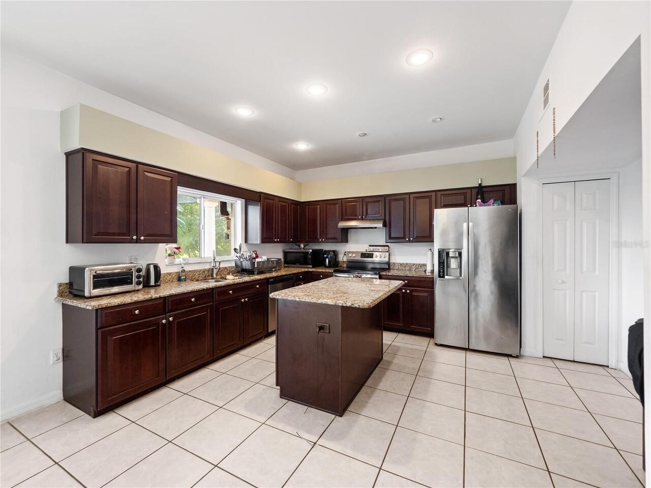 Listing Photo 8