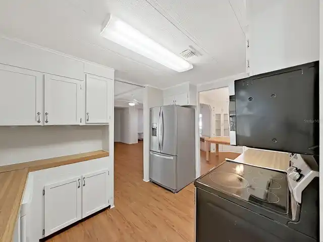 Listing Photo 10