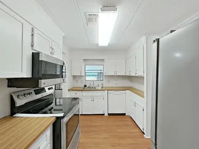 Listing Photo 11