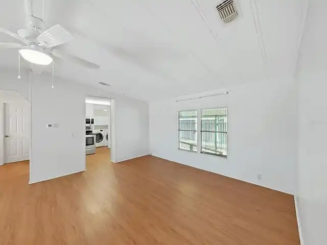 Listing Photo 14