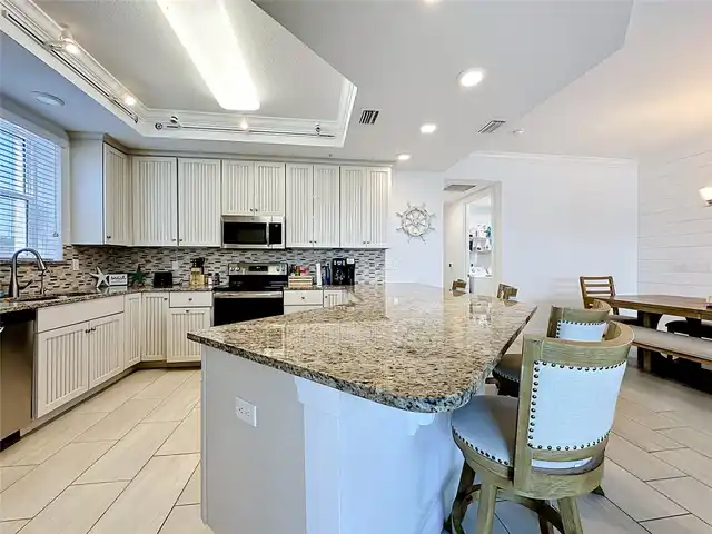 Listing Photo 12