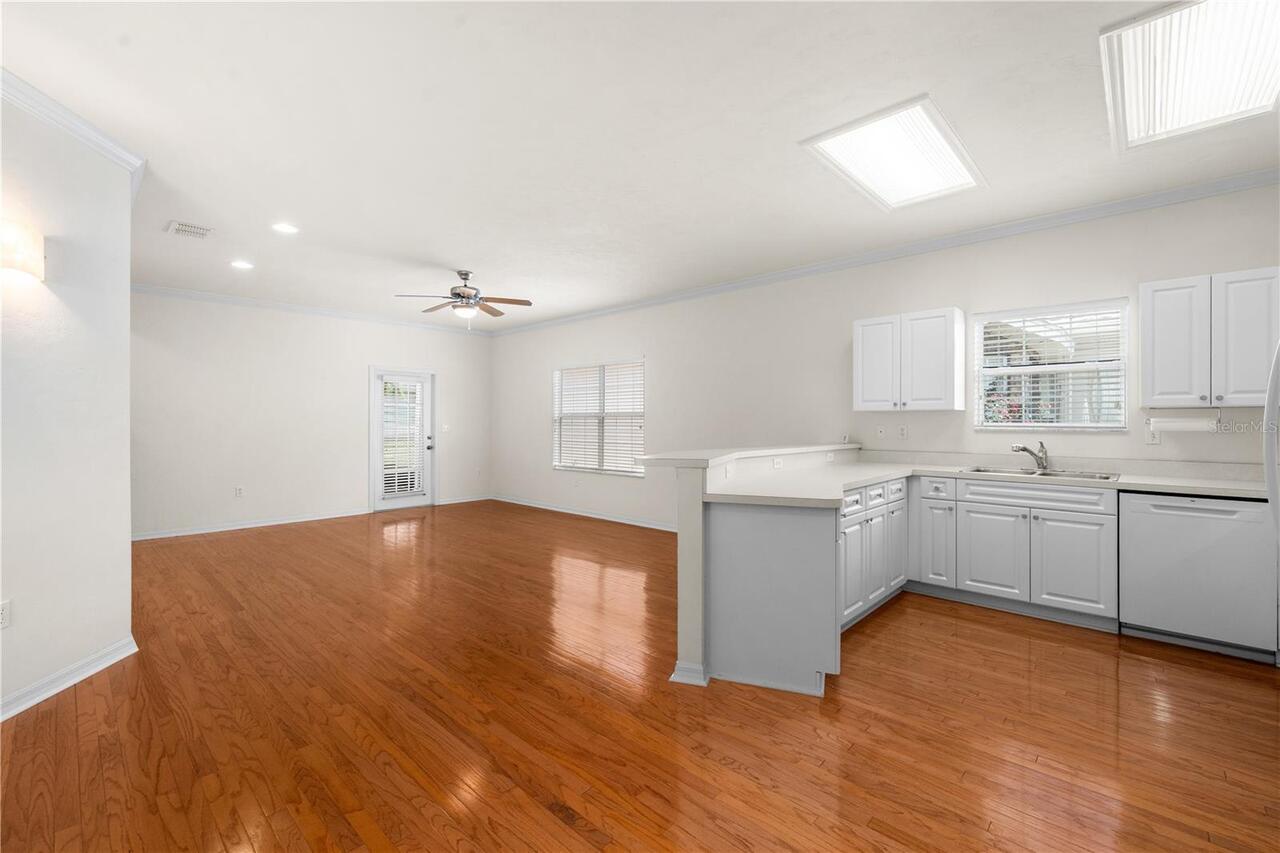 Listing Photo 8
